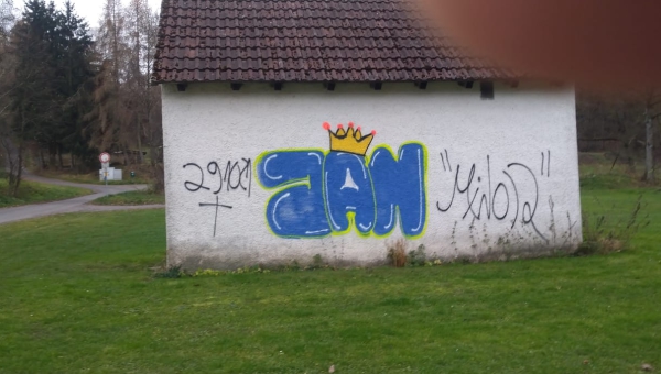 Graffiti am Sportgelände